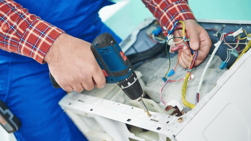 Bayraklı Daikin Daikin çamaşır makinesi kart tamiri – Su almama arızası orijinal parça ile giderildi. - Teknik servis örneği